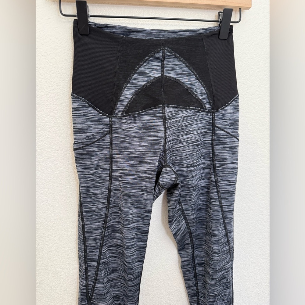 Lululemon Leggings Size 4 - Picture 2 of 11